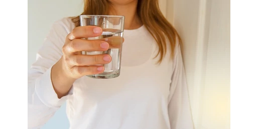 Hidratáció és emésztés: kapcsolat a víz és a bél egészsége között